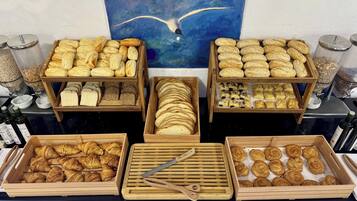 Se ofrece un desayuno bufé (10 EUR por persona)