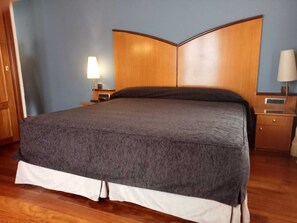 Double Room (Mirador) | Desk, laptop workspace, blackout drapes, iron/ironing board