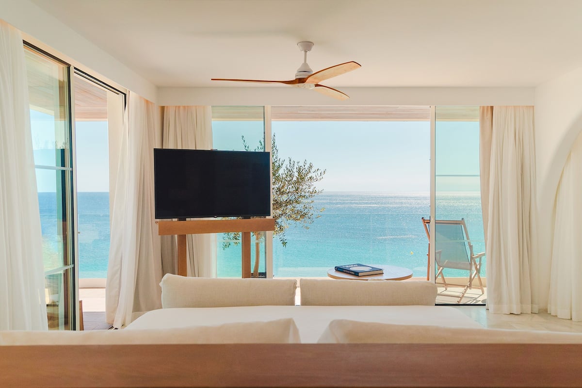 1 bedroom, premium bedding, minibar, in-room safe