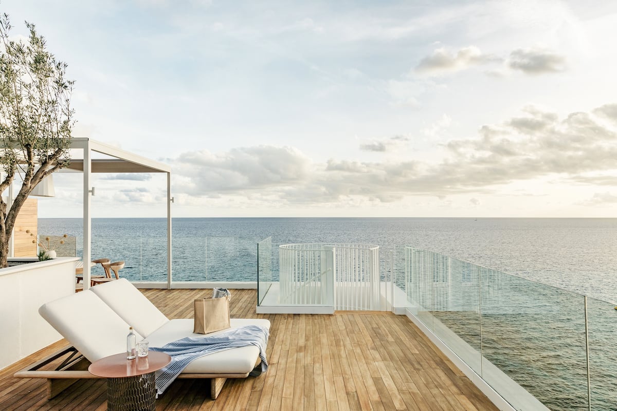 Penthouse, Sea View (with Private Roof) | 1 bilik tidur, peralatan tempat tidur premium, bar mini