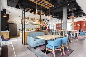 Café da manhã com buffet diário (PLN 60 por pessoa)