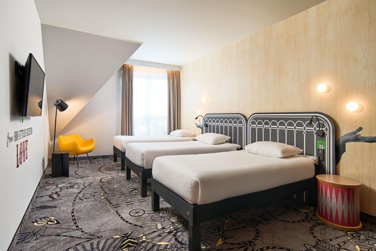 Standard Room, 3 Single Beds | Desk, laptop workspace, blackout curtains, free WiFi
