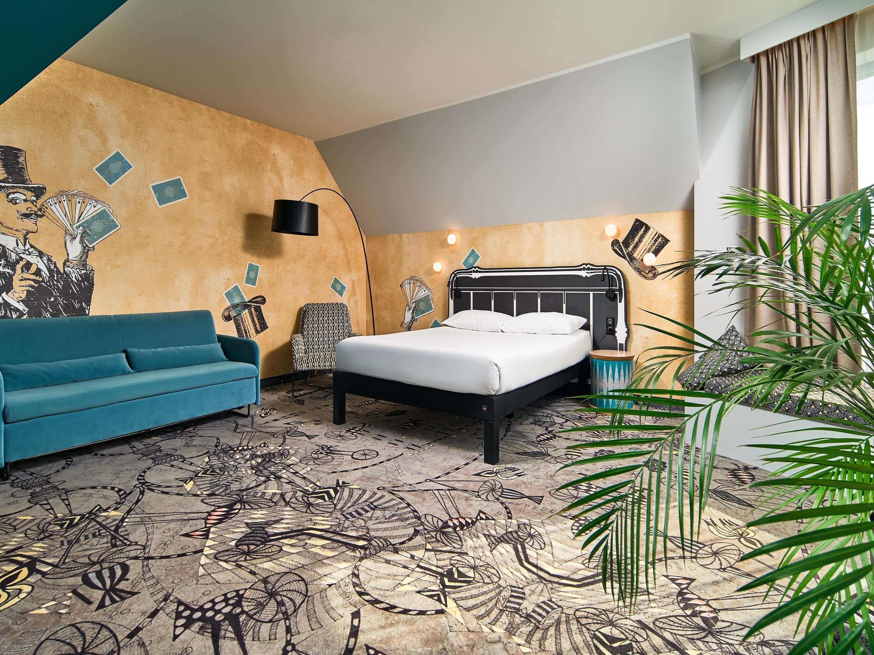 Habitación estándar, 1 cama matrimonial y sofá cama, balcón | Decoración personalizada, muebles diferentes y escritorio 