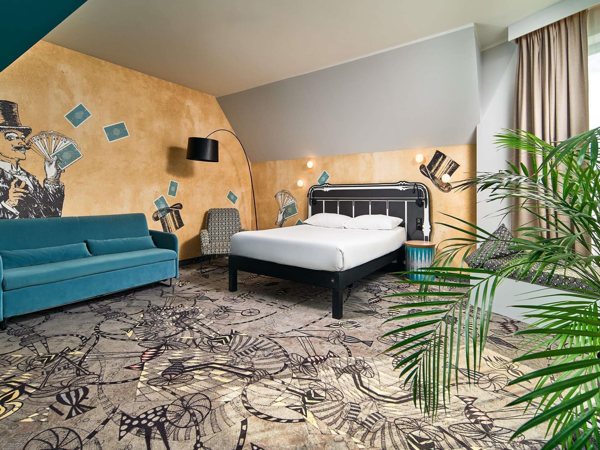 Standard Room, 1 Double Bed with Sofa bed, Balcony | Individually decorated, individually furnished, desk, laptop workspace