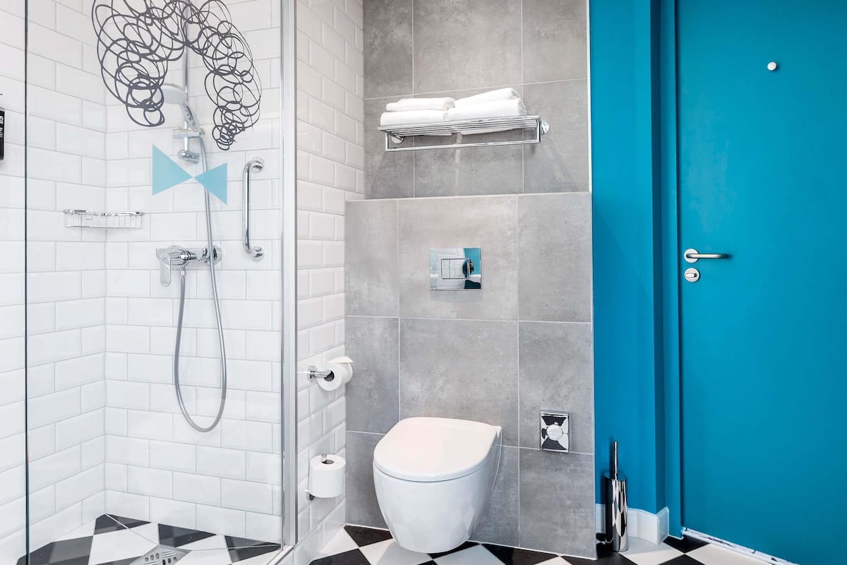 Individuell inredning, unika möbler, skrivbord och arbetsyta för laptop