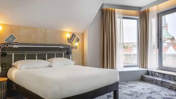 Standard Room, 1 Double Bed, Balcony | Individually decorated, individually furnished, desk, laptop workspace