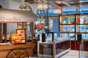 Daily buffet breakfast (TWD 748 per person)