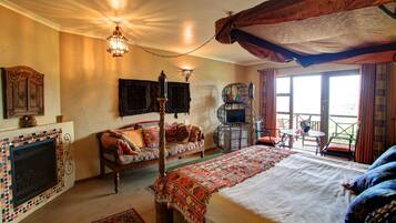 Deluxe Room | In-room safe, individually decorated, individually furnished, desk