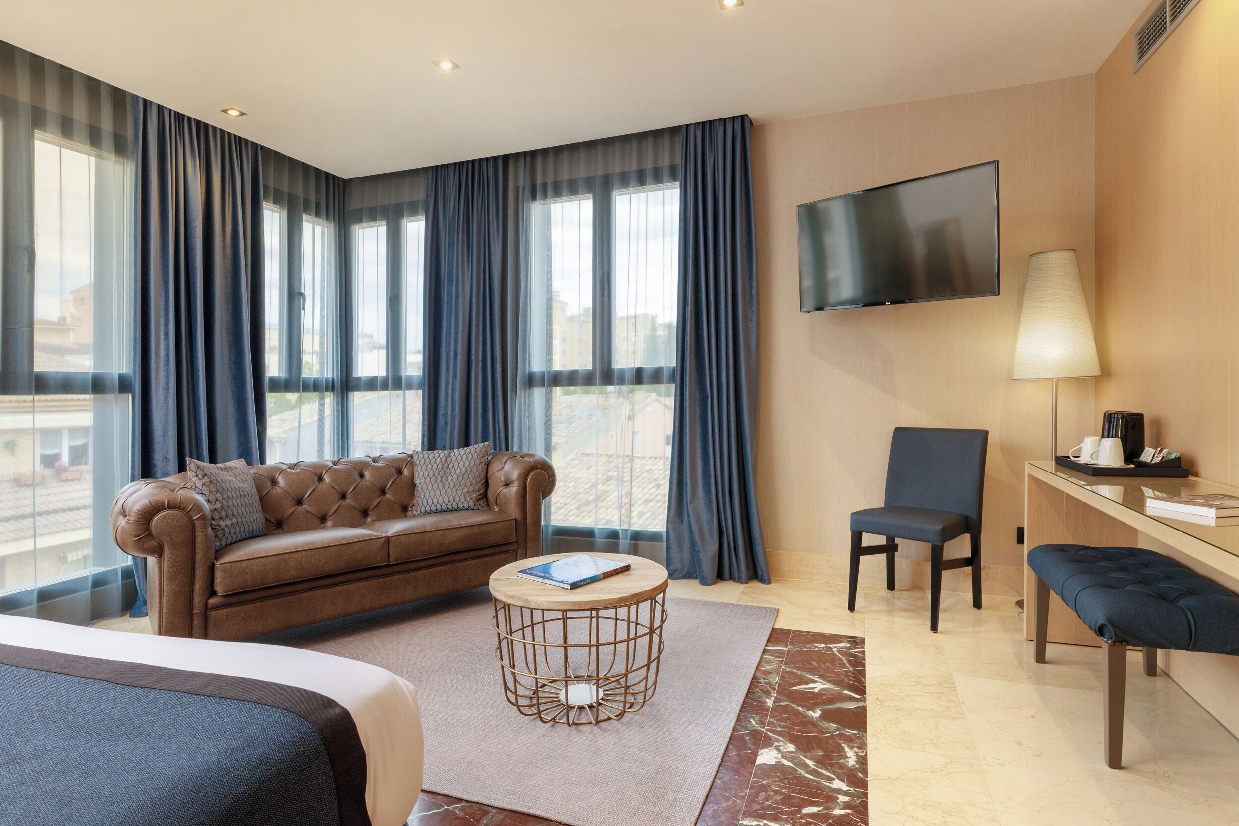 junior room | living area | 40-inch tv with satellite channels