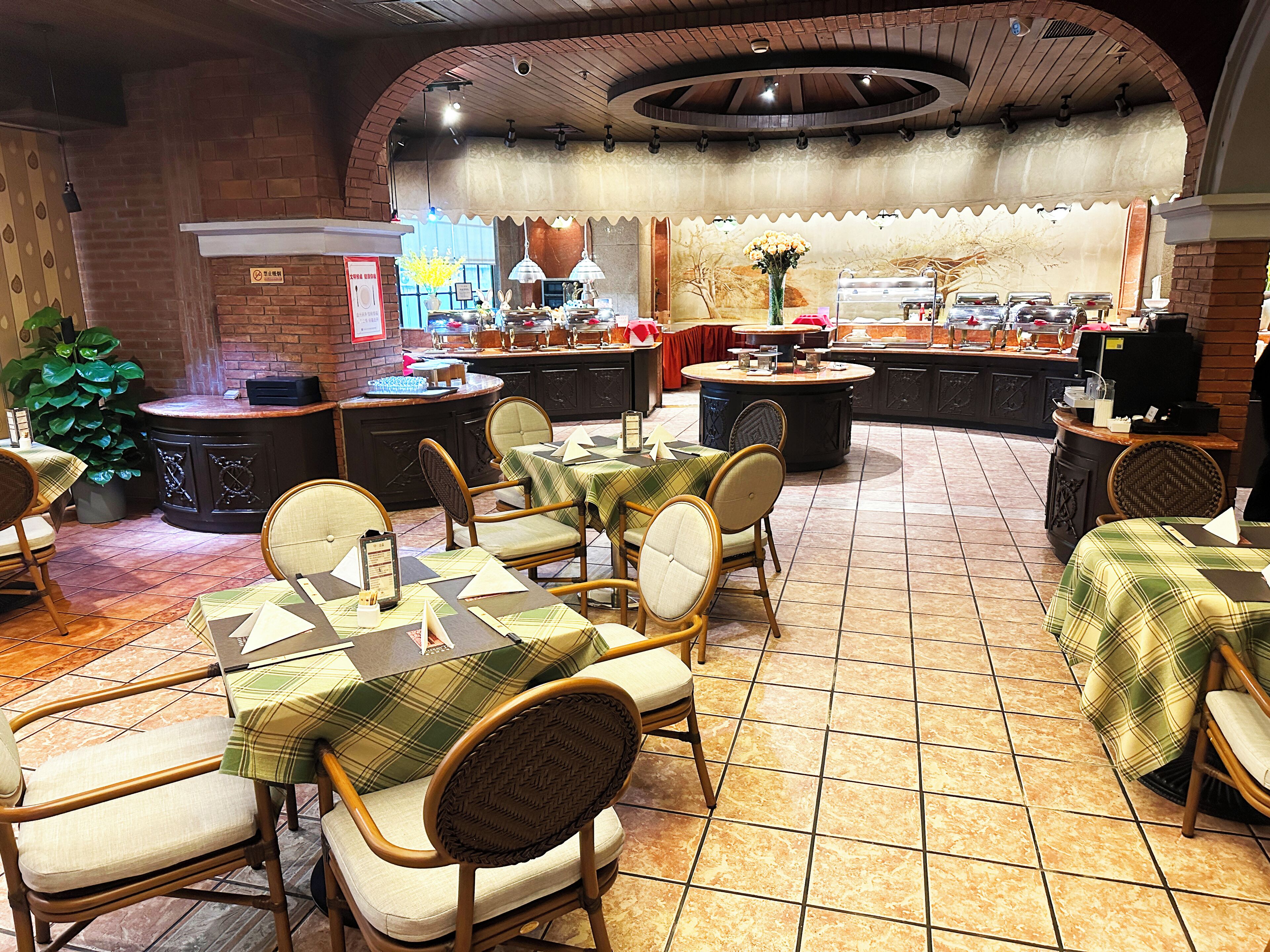 daily buffet breakfast (cny 138 per person)