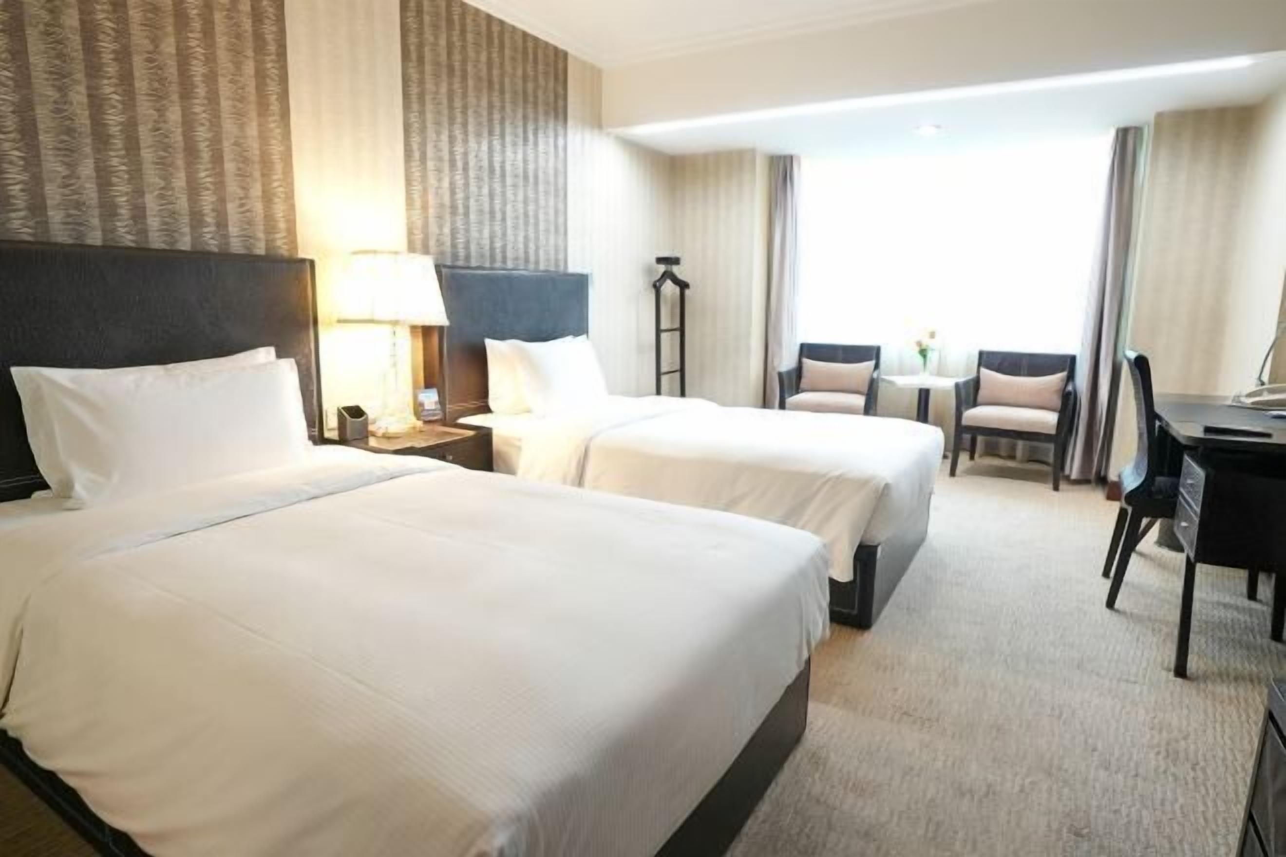 미니바, 객실 내 금고, 책상, 암막 커튼