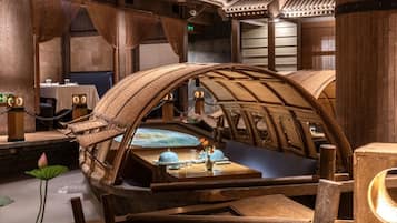 2 restaurants, breakfast, lunch, dinner served; Chinese cuisine