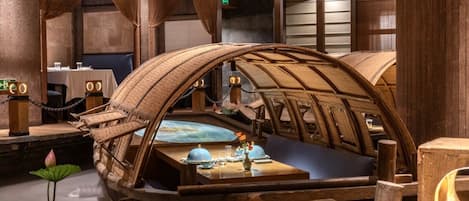 2 restoran, sarapan, makan tengah hari dihidangkan; masakan China