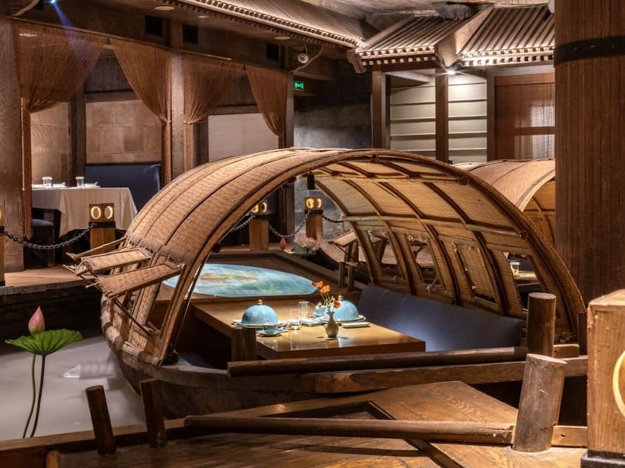 2 restaurants, breakfast, lunch, dinner served; Chinese cuisine