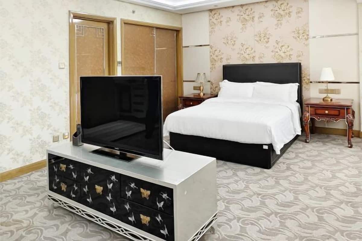 1 bedroom, minibar, in-room safe, desk