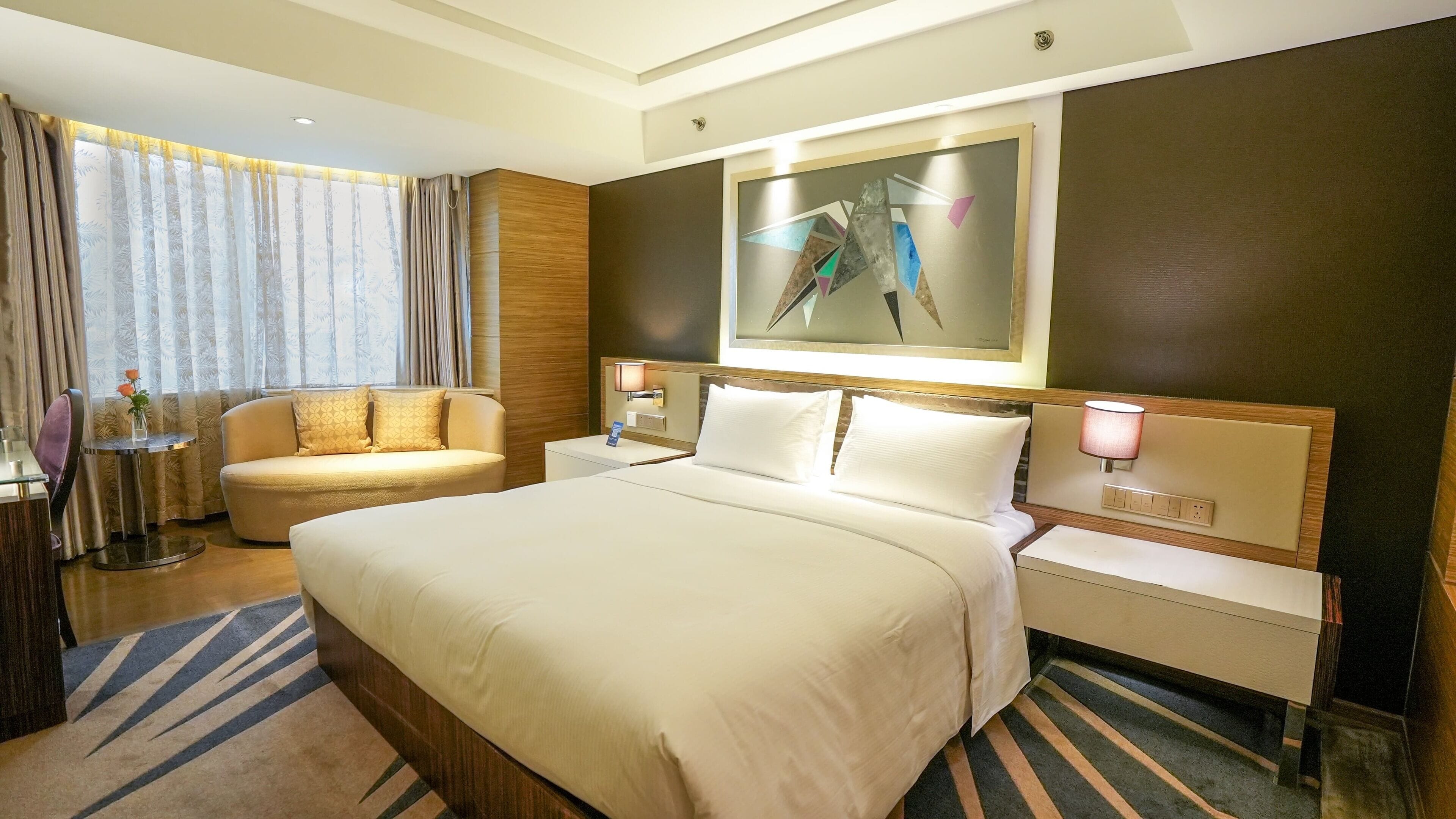 비즈니스 더블룸, 시내 전망 | 미니바, 객실 내 금고, 책상, 암막 커튼