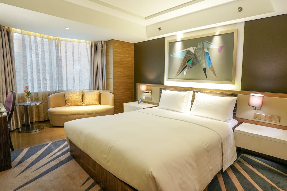 Habitació doble empresarial, vistes a la ciutat | 1 dormitori, minibar, caixa forta a l'habitació i escriptori