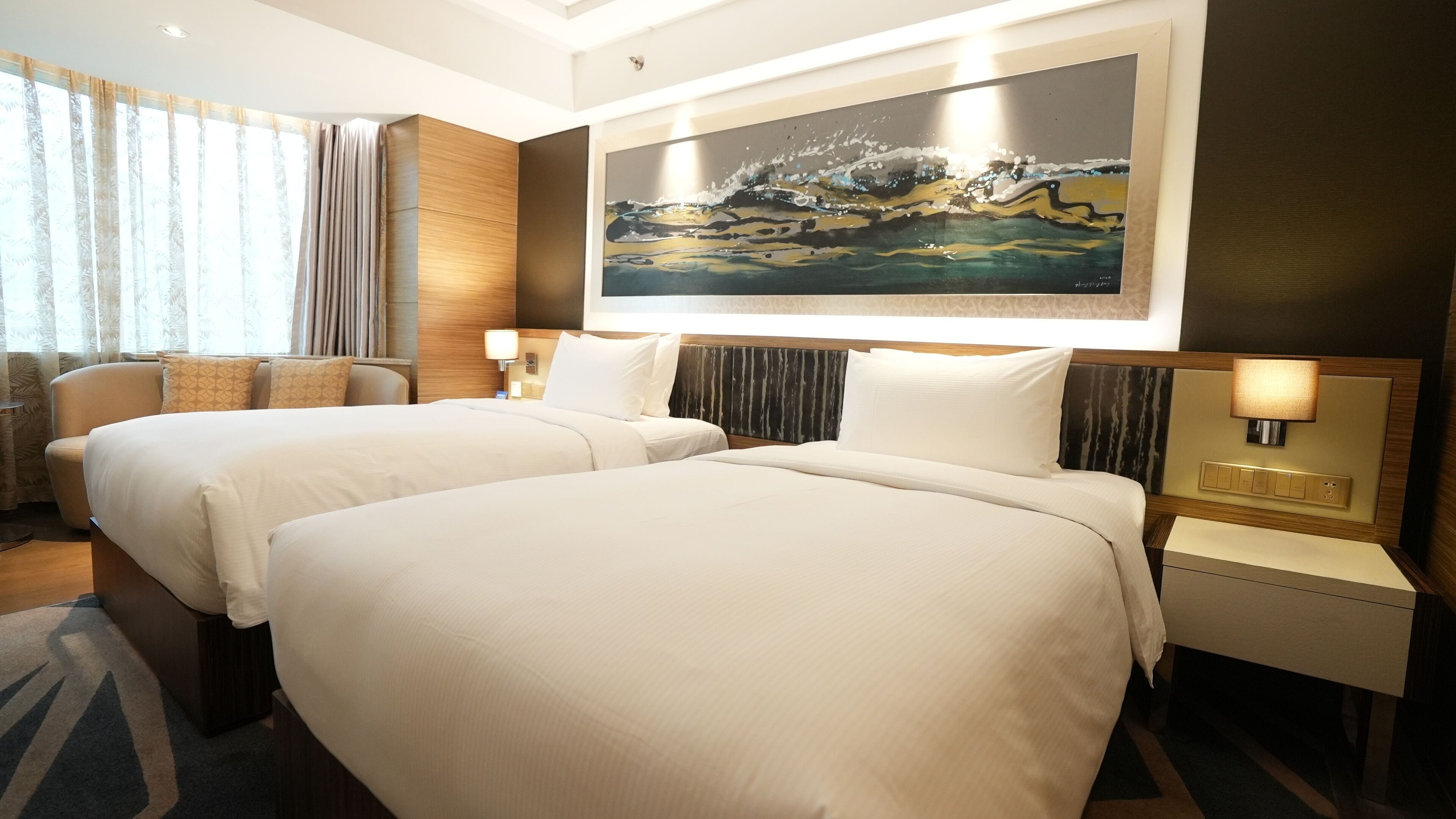 비즈니스 트윈룸, 시내 전망 | 미니바, 객실 내 금고, 책상, 암막 커튼