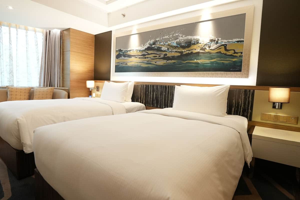 Habitació amb dos llits individuals empresarial, vistes a la ciutat | 1 dormitori, minibar, caixa forta a l'habitació i escriptori