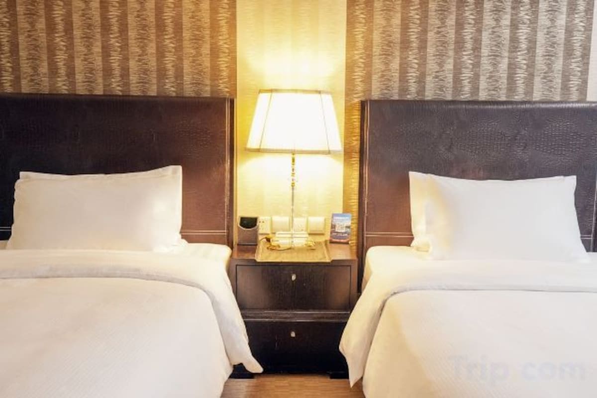 Minibar, in-room safe, desk, blackout drapes