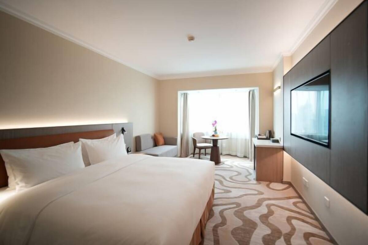 Minibar, in-room safe, desk, blackout curtains