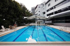 Innenpool, Außenpool, geöffnet von 07:30 Uhr bis 21:00 Uhr, Liegestühle