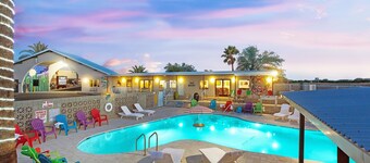 Hotel McCoy - Art, Coffee, Beer, Wine