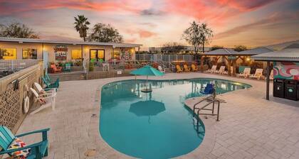 Hotel McCoy Tucson - Art, Coffee, Beer, Wine