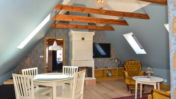 Suite | Individueel gedecoreerd, individueel gemeubileerd, een bureau