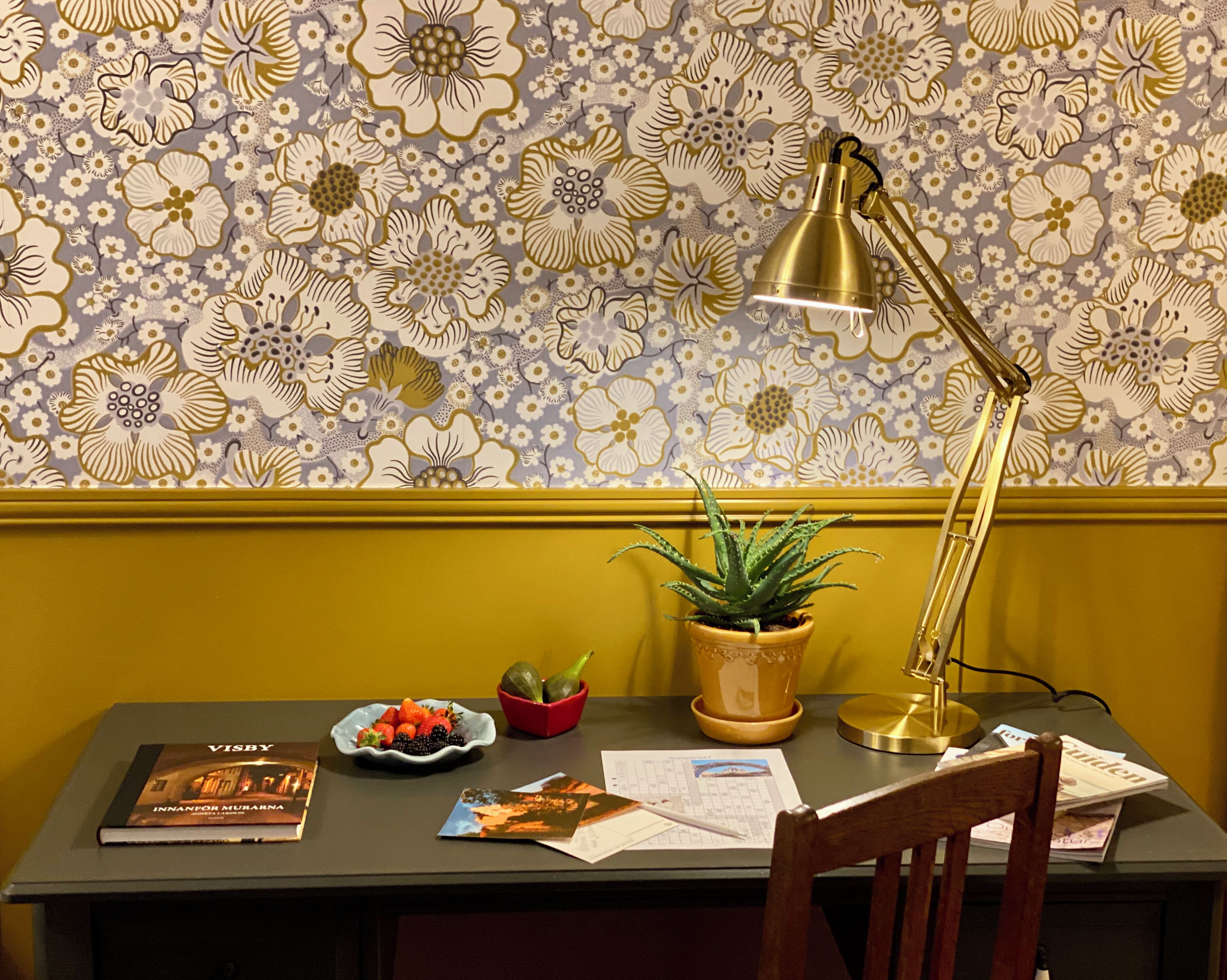 twin room | 1 bedroom, individually decorated, individually furnished, desk