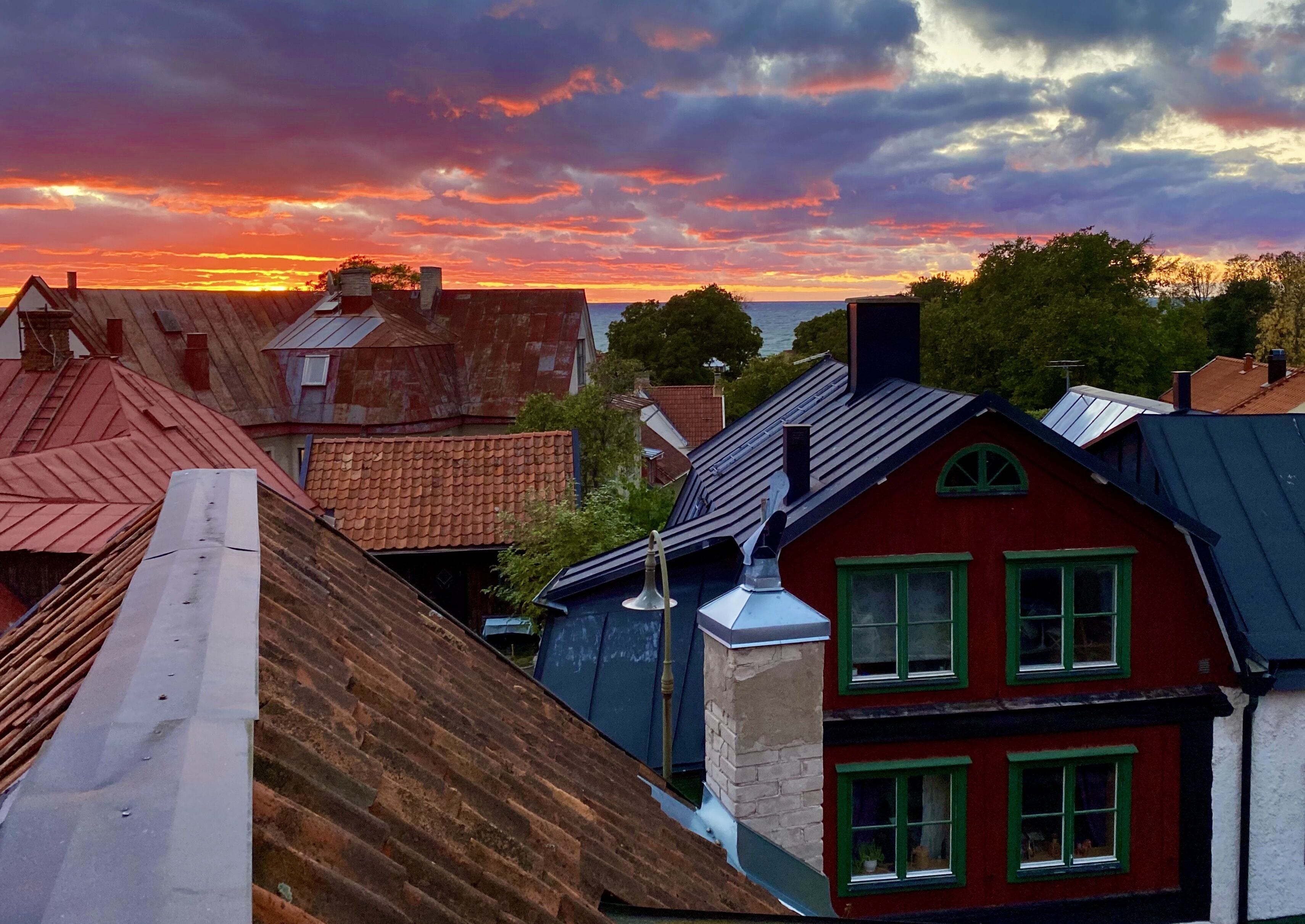 suite | 1 bedroom, individually decorated, individually furnished, desk