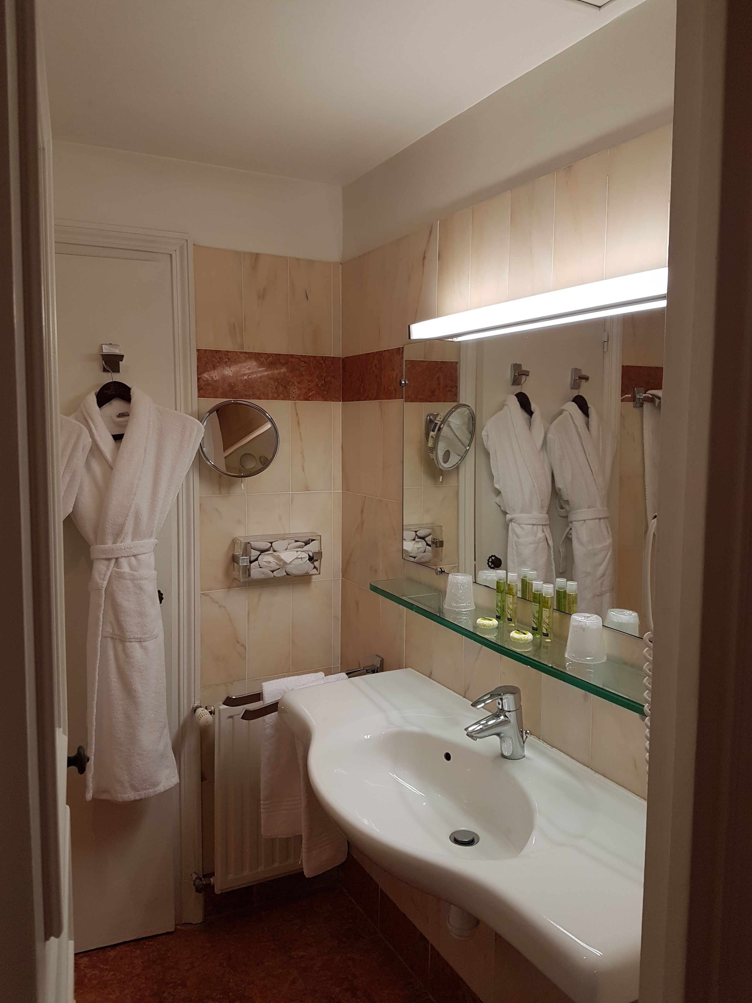 combined shower/bathtub, hair dryer, bathrobes, towels