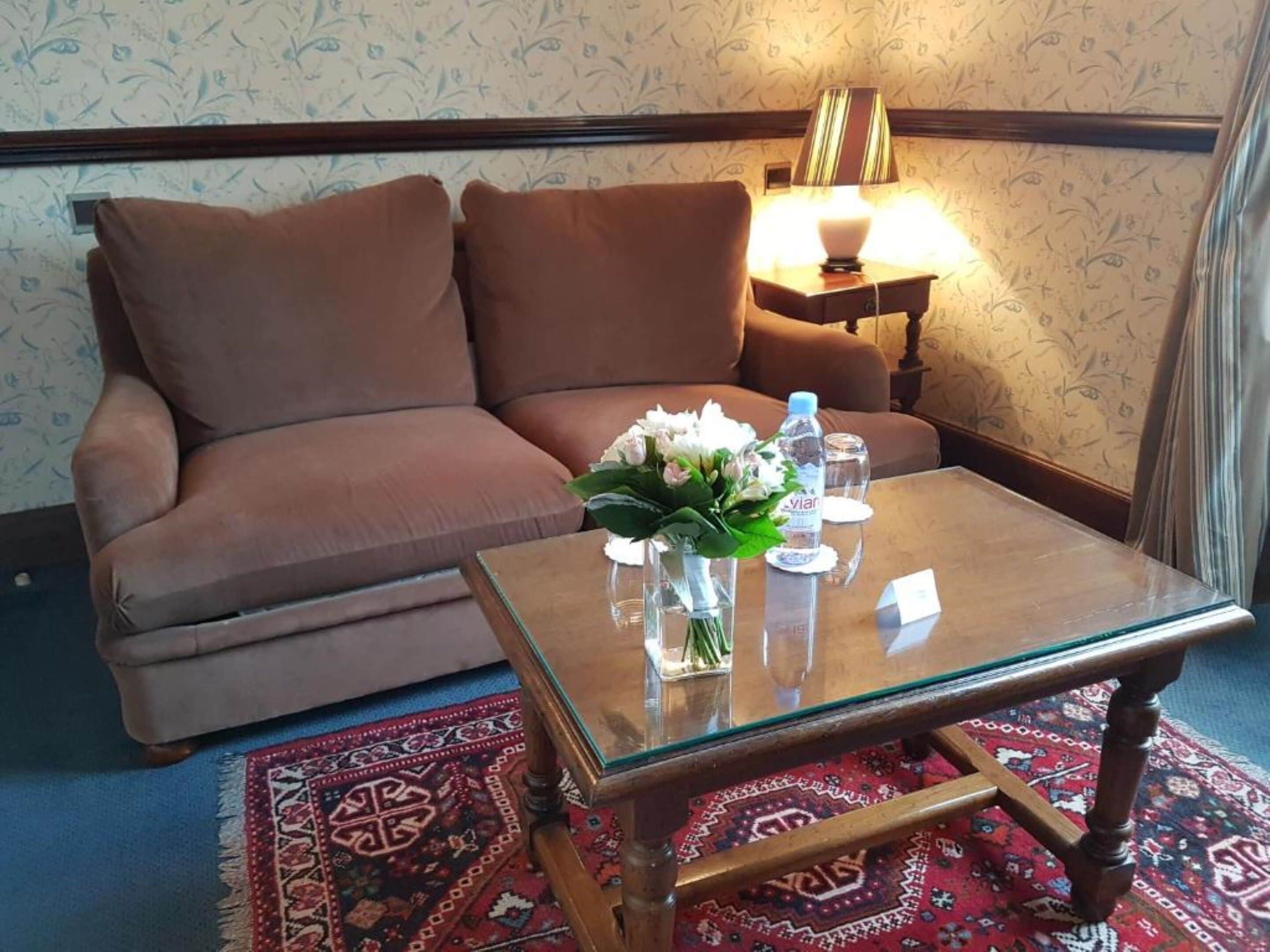 deluxe double or twin room | minibar, in-room safe, desk, soundproofing