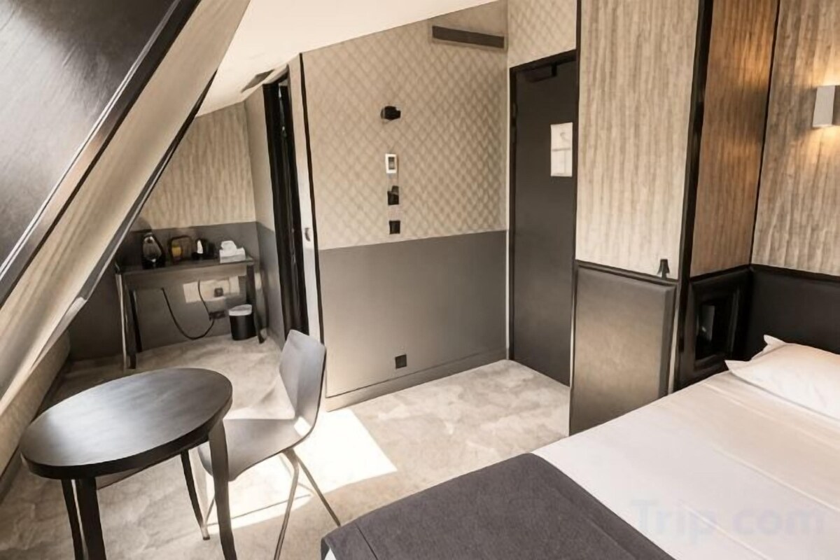 Minibar, in-room safe, desk, blackout curtains