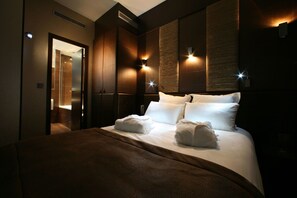 Minibar, in-room safe, desk, blackout curtains