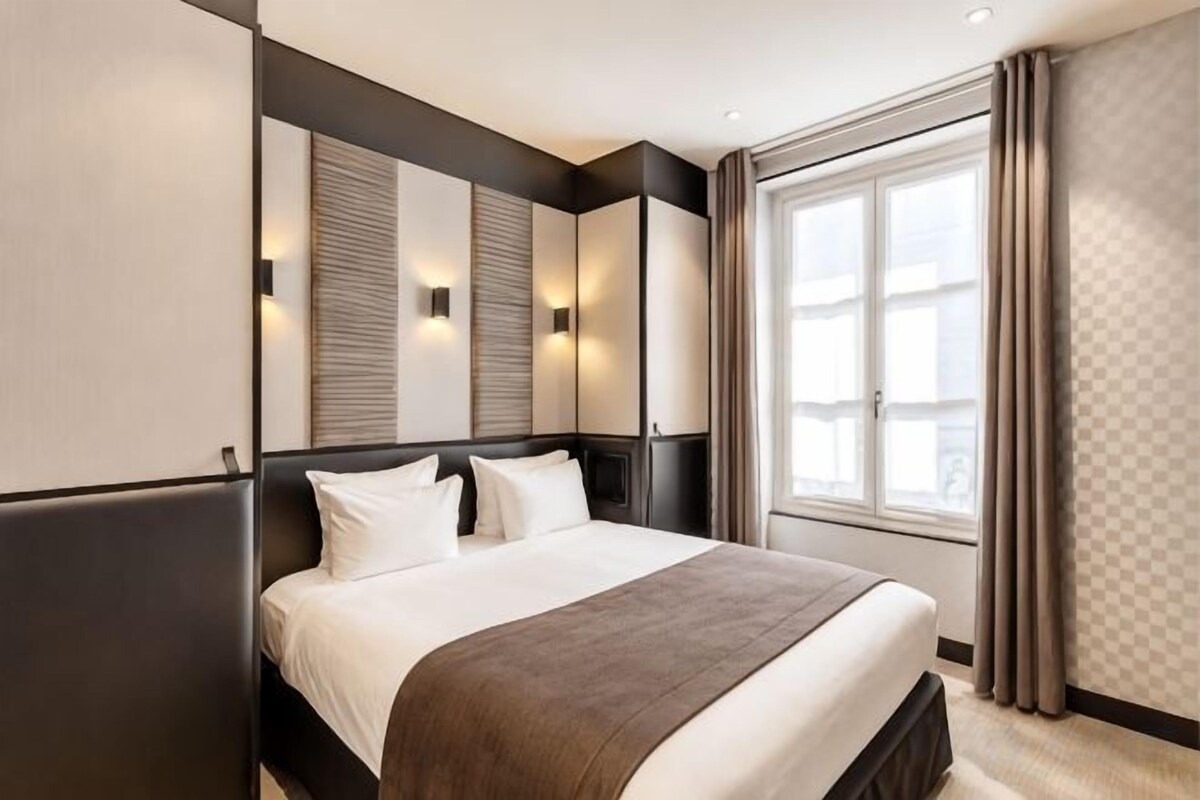 Minibar, in-room safe, desk, blackout curtains