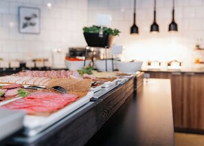 Petit déjeuner buffet compris tous les jours