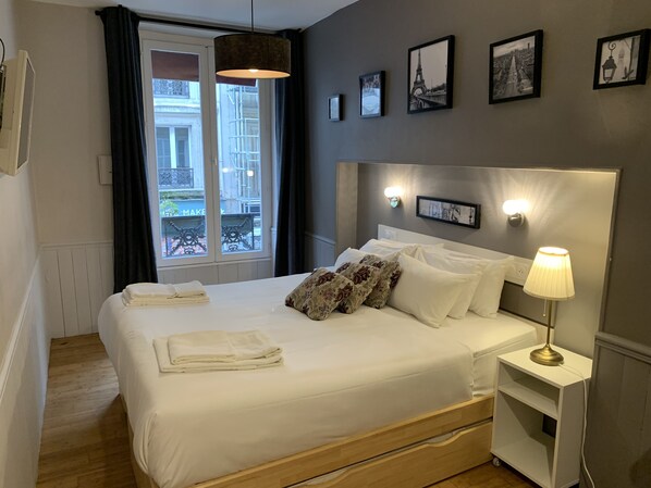 Standard Double Room | In-room safe, desk, soundproofing, iron/ironing board