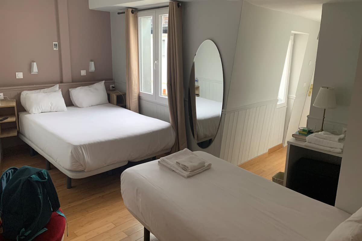 Triple Room | In-room safe, desk, soundproofing, iron/ironing board