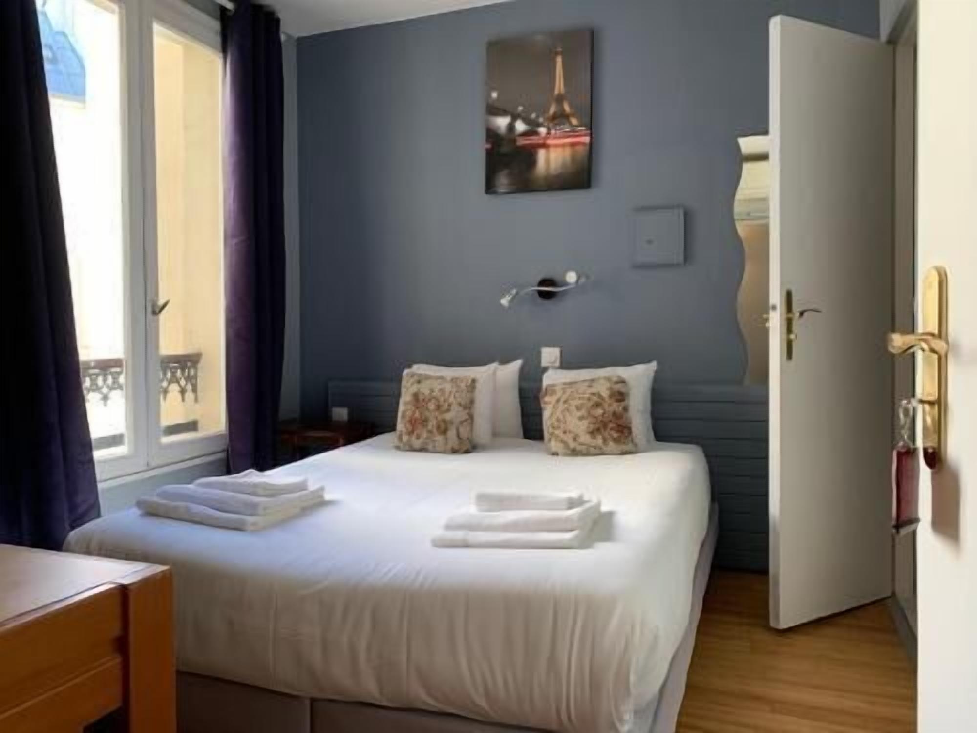 In-room safe, desk, soundproofing, iron/ironing board