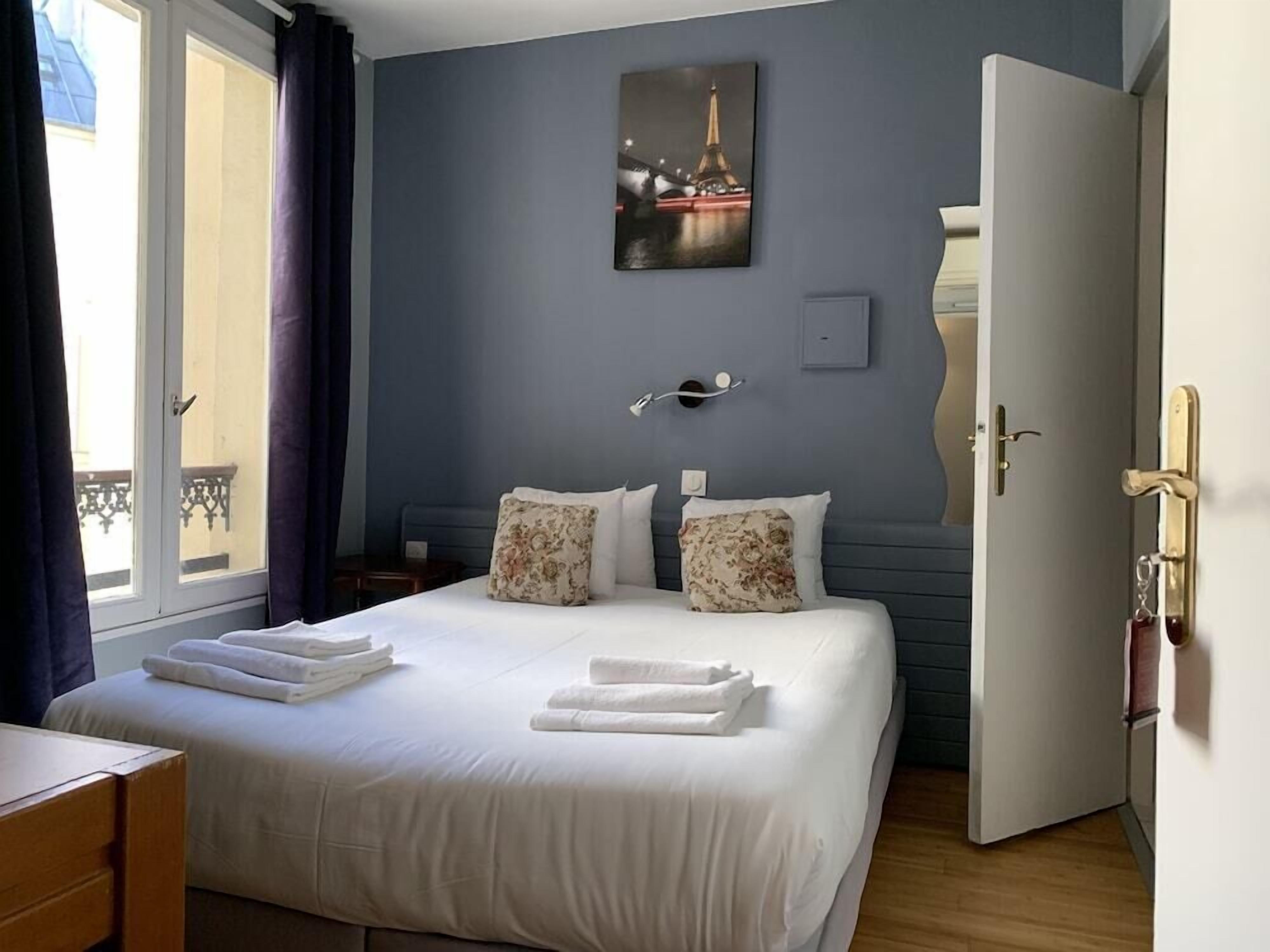 In-room safe, desk, soundproofing, iron/ironing board