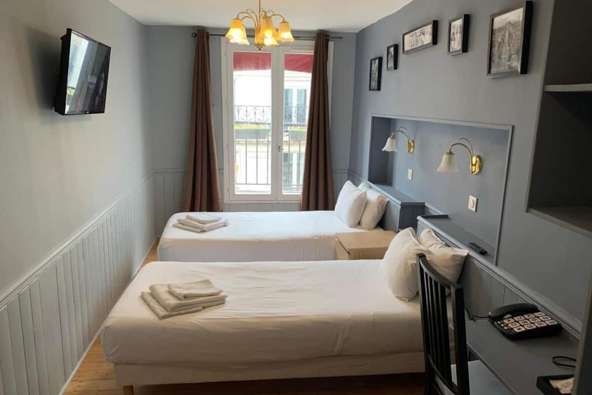 In-room safe, desk, soundproofing, iron/ironing board