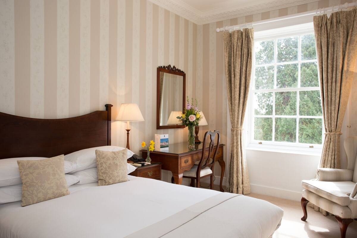 Egyptian cotton sheets, premium bedding, memory foam beds, in-room safe