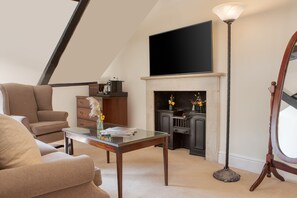 Junior Suite | Egyptian cotton sheets, premium bedding, memory foam beds, in-room safe