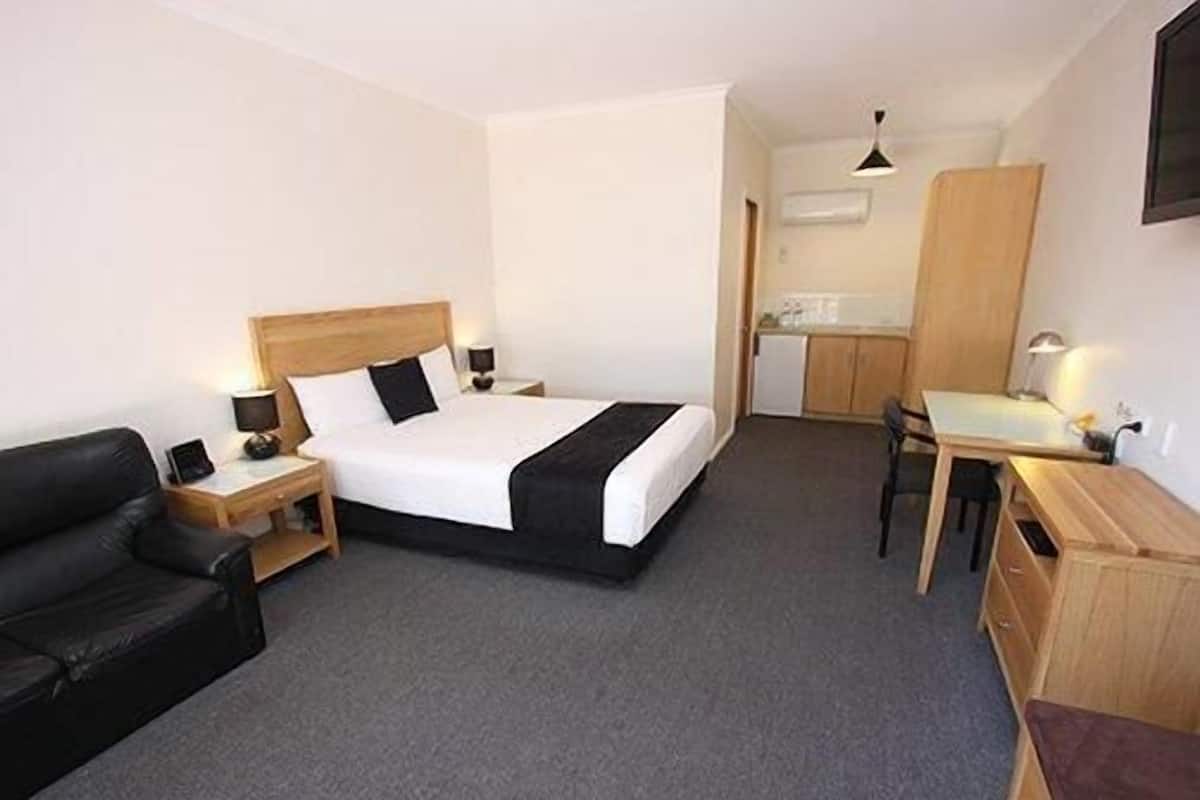 Deluxe-Zimmer | Hochwertige Bettwaren, Pillowtop-Betten, Minibar, Verdunkelungsvorhänge