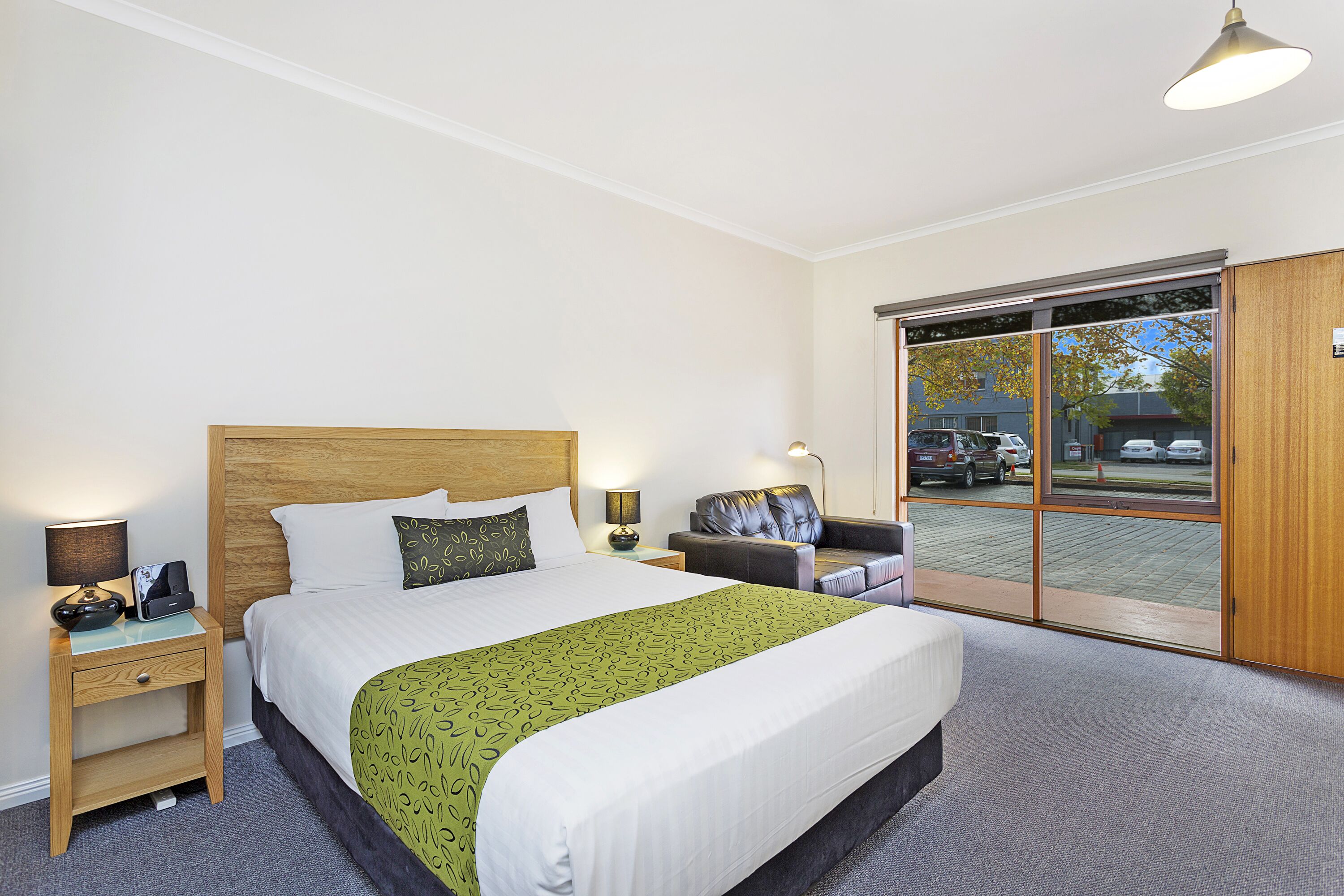 deluxe room | premium bedding, pillow-top beds, minibar, blackout curtains