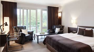 Double Room | Hypo-allergenic bedding, desk, free WiFi, bed sheets