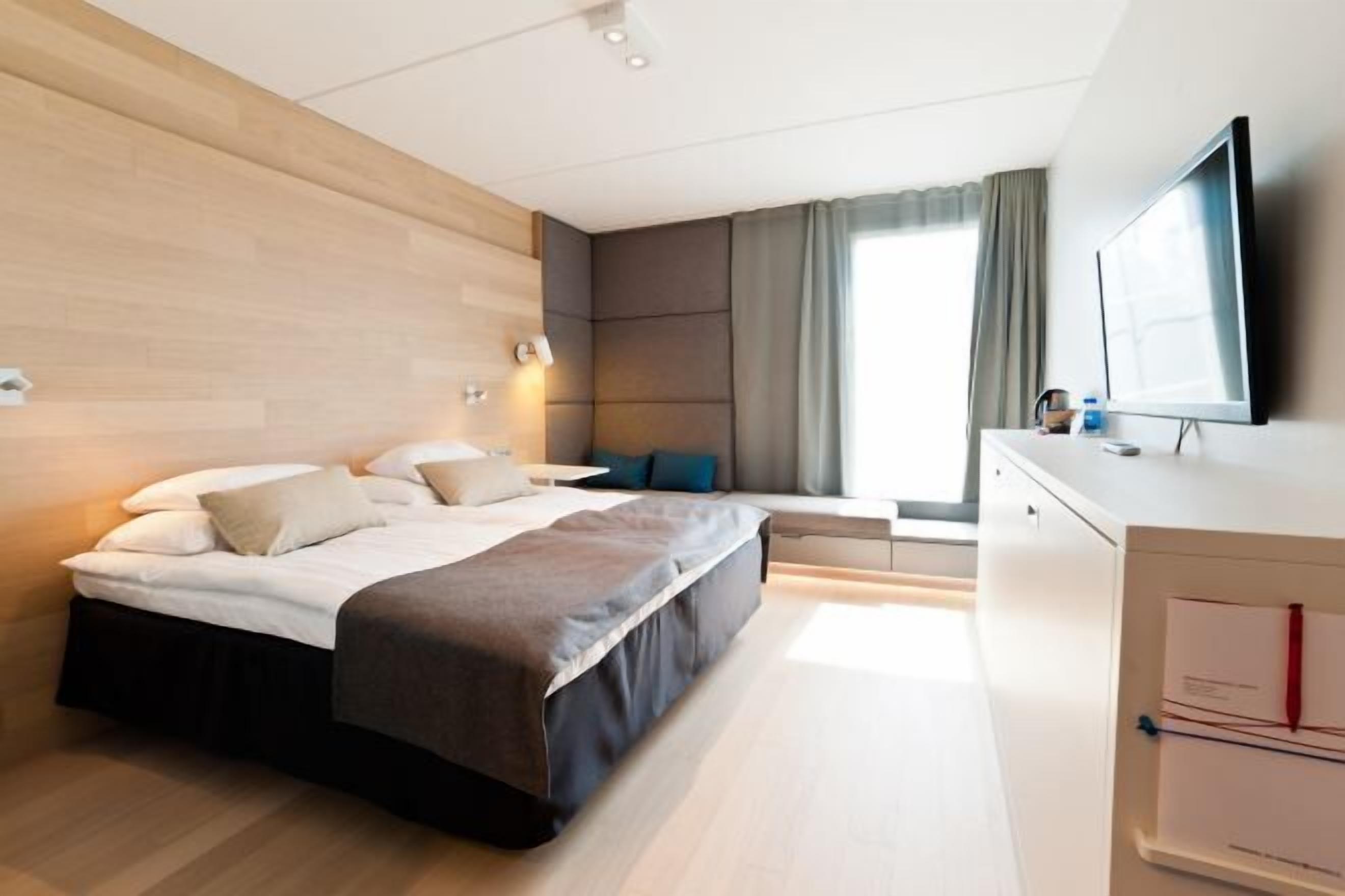 Truy cập Internet tốc độ cao, đồng hồ báo thức 