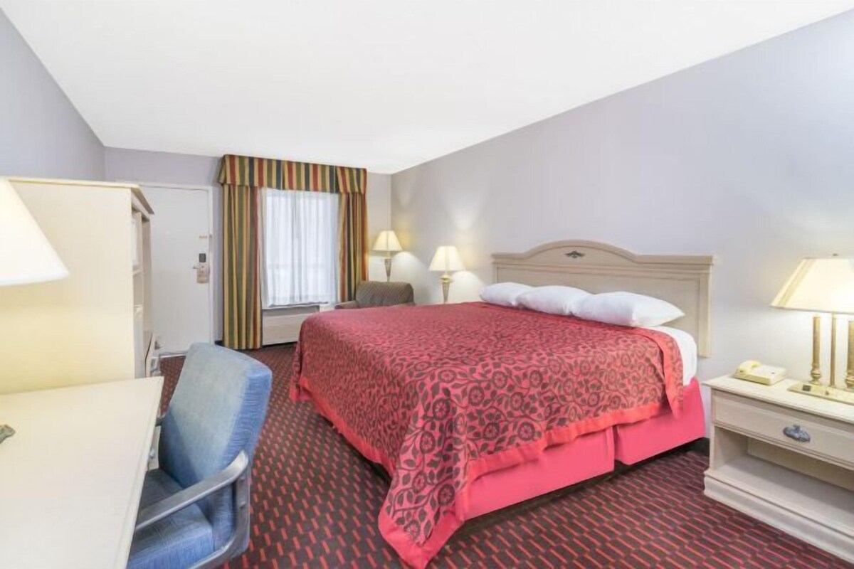 Desk, WiFi (free), bed sheets