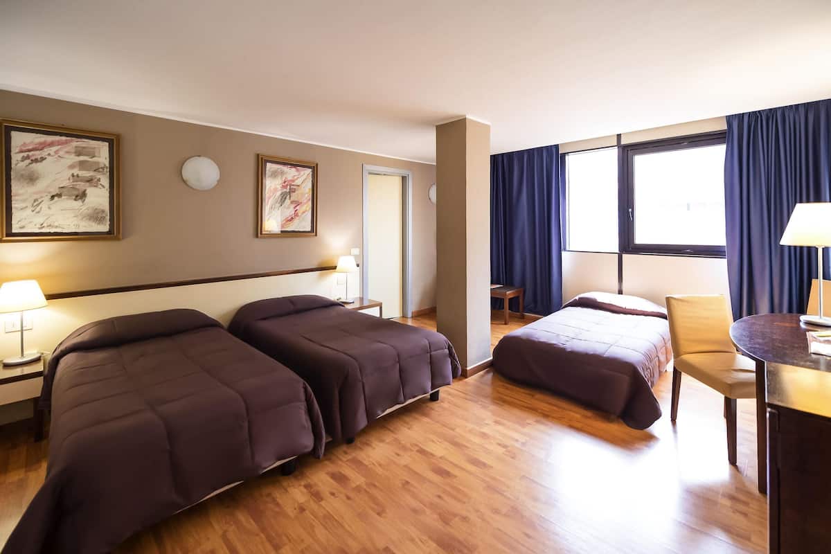 Dreibettzimmer, Mehrere Betten